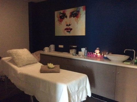 Vivid Hair And Beauty - Sydney Hairdressers 3