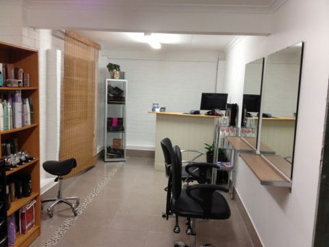 Hair When You Need It - Sydney Hairdressers 0