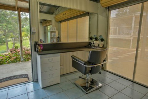 Hairy Situation Moruya - Sydney Hairdressers 0